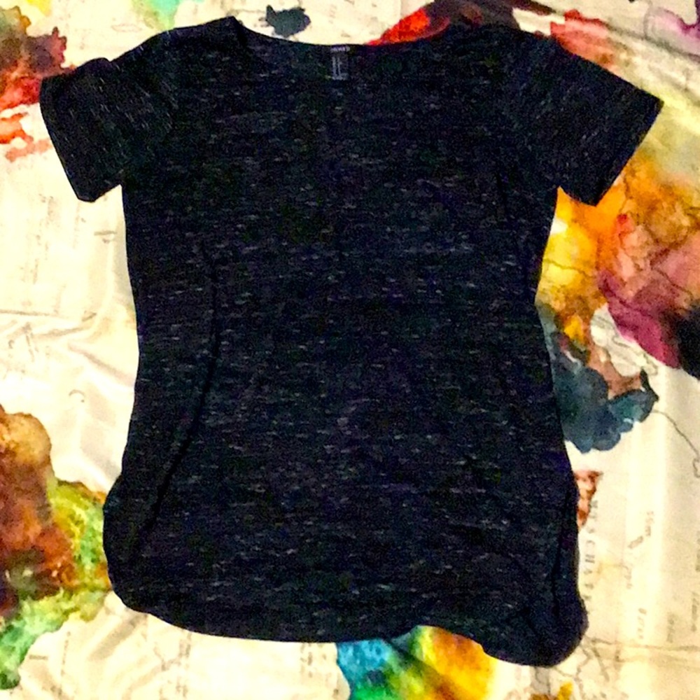 3/$10 Small forever 21 top with white and black design